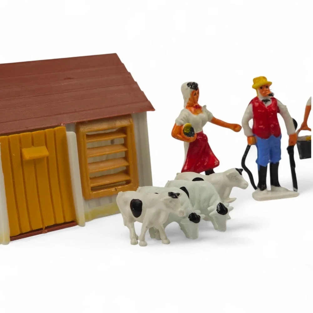 Vintage Style Plastic Hut Farm Toy Accoutrements Boxed & Animal Figures Lot Rare